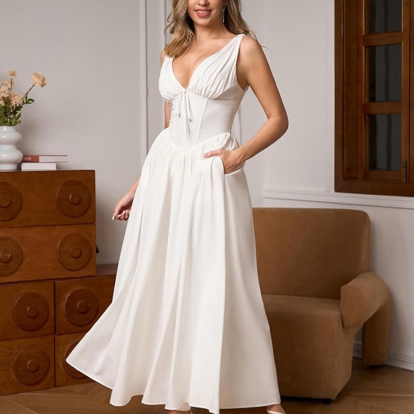 Casual White Midi Dress with Pockets - Picture 2 of 4